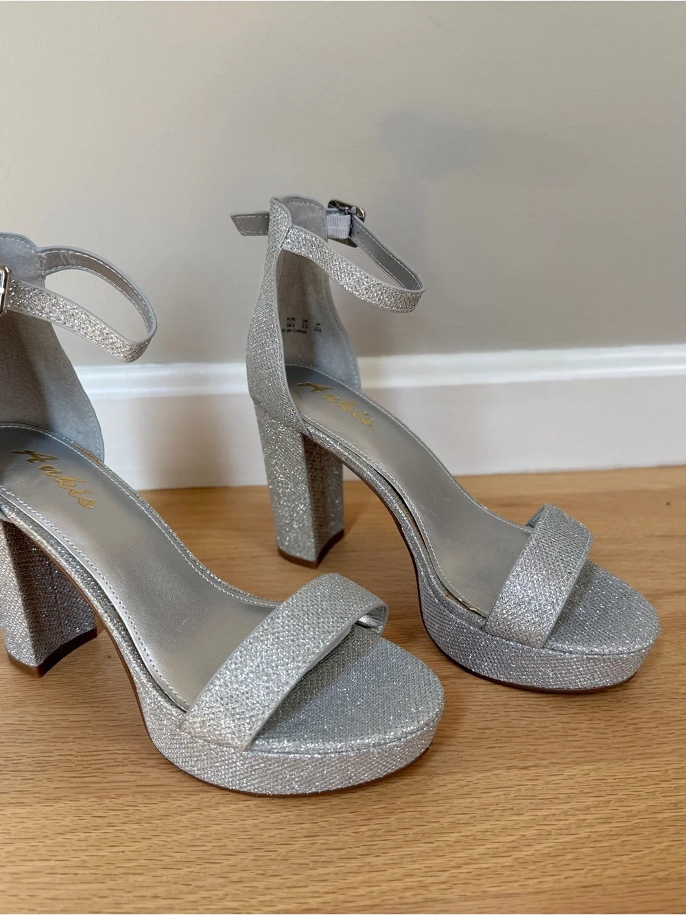 Ankis Silver Glitter Platform Block Heels Ankle Strap Size 7.5, 4” Heel